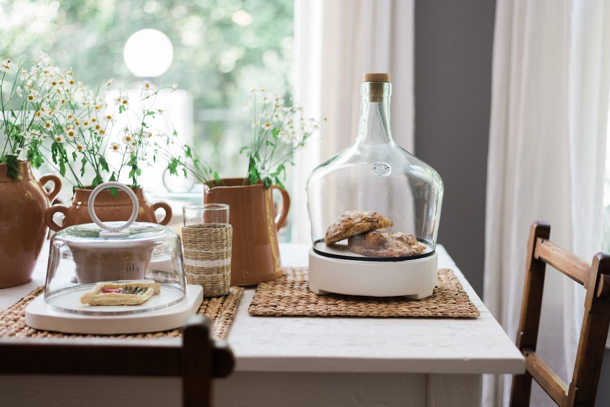 Demijohn Cloche, Medium