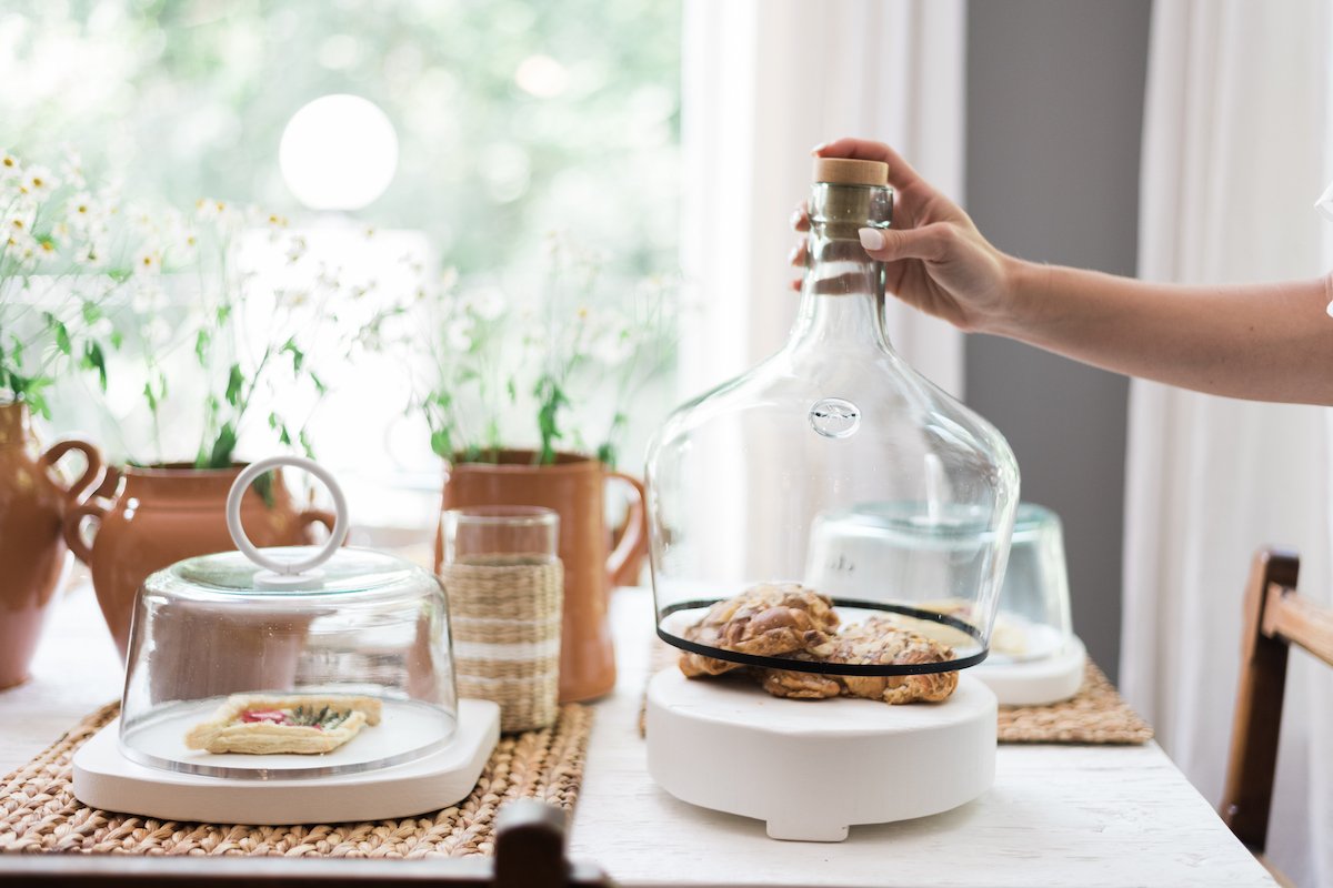 Demijohn Cloche, Medium