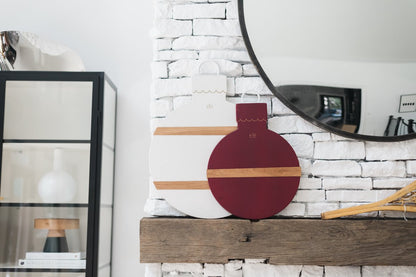 Charcuterie board, merlot mod ornament, small.