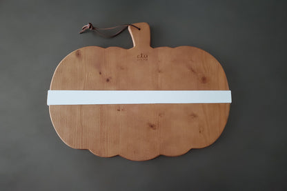 Charcuterie board, natural mod pumpkin, small.