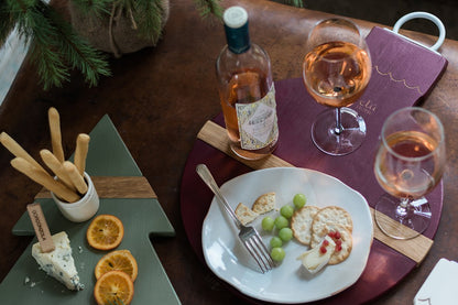 Charcuterie board, merlot mod ornament, small.